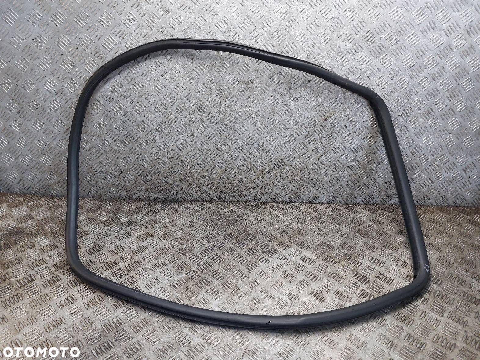 GUMA USZCZELKA DRZWI PRAWY TYŁ AUDI A3 8P 5D 8P4833721 - 1
