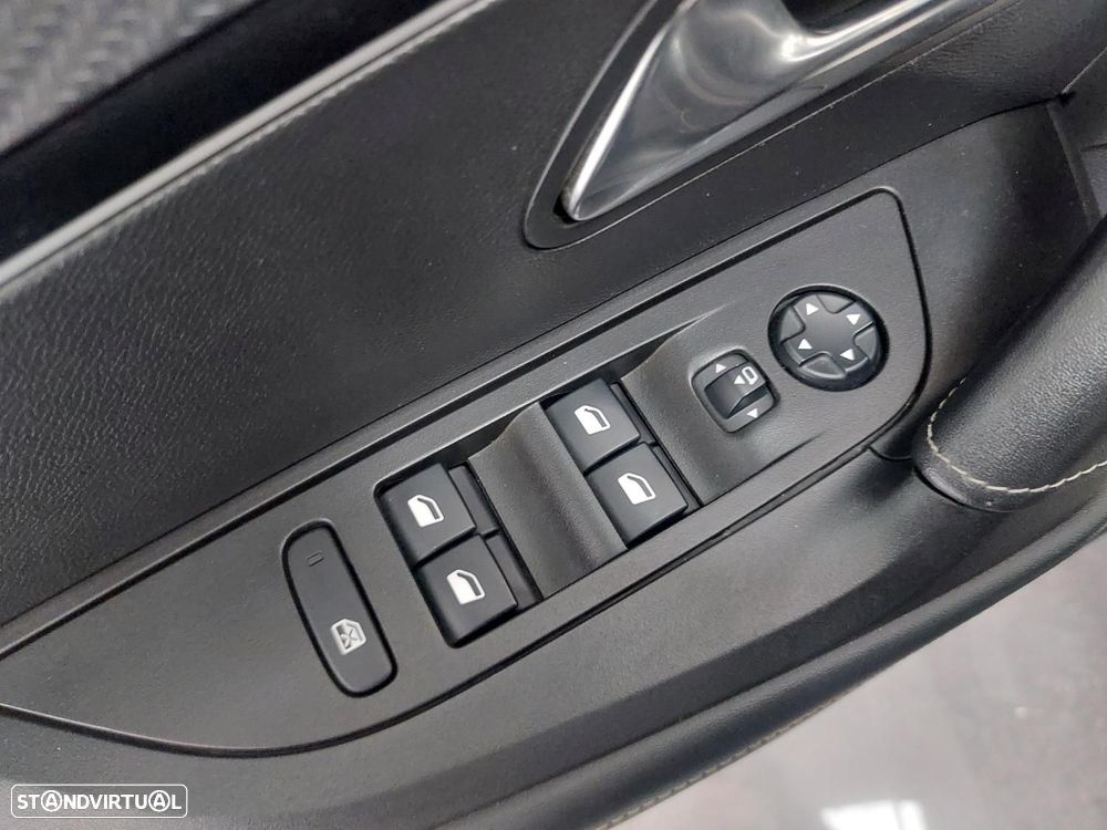 Peugeot 2008 1.2 PureTech GT Line - 11