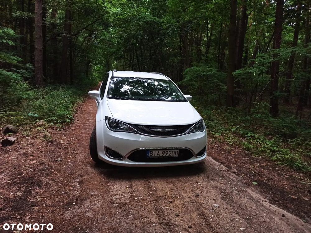 Chrysler Pacifica - 2