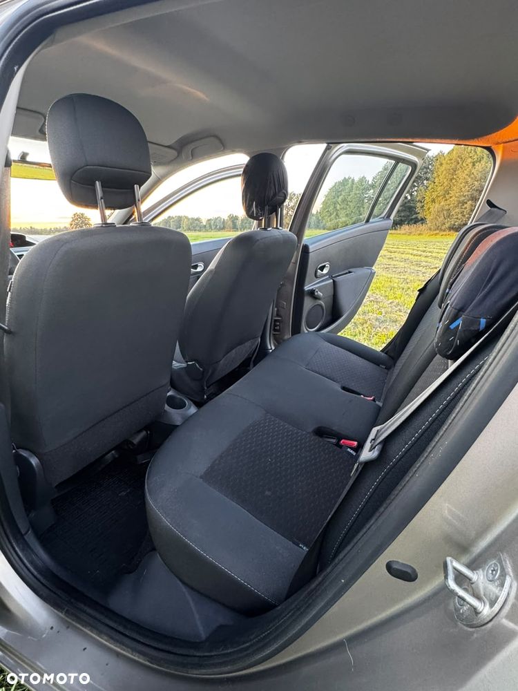 Renault Clio 1.2 16V Alize - 12