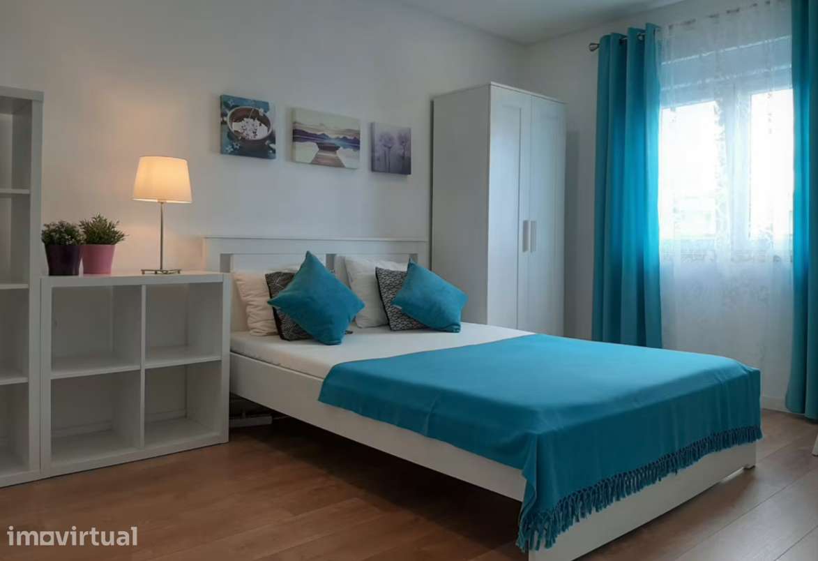 Quarto com WC privado, cama grande, localização excelente - Grande imagem: 2/12