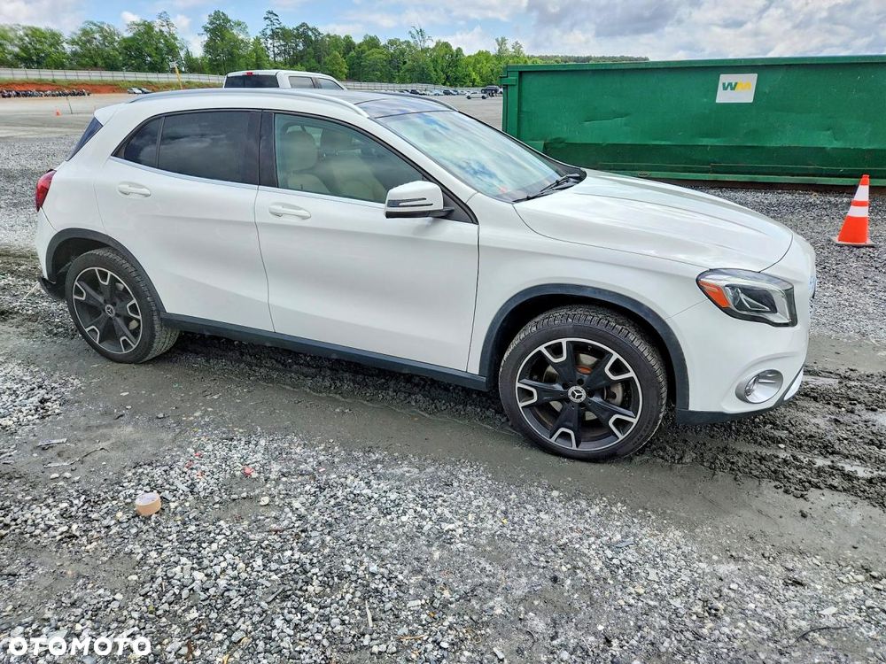 Mercedes-Benz GLA 250 4-Matic - 4
