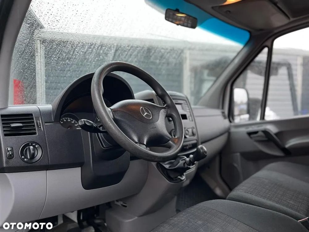 Mercedes-Benz Sprinter - 11