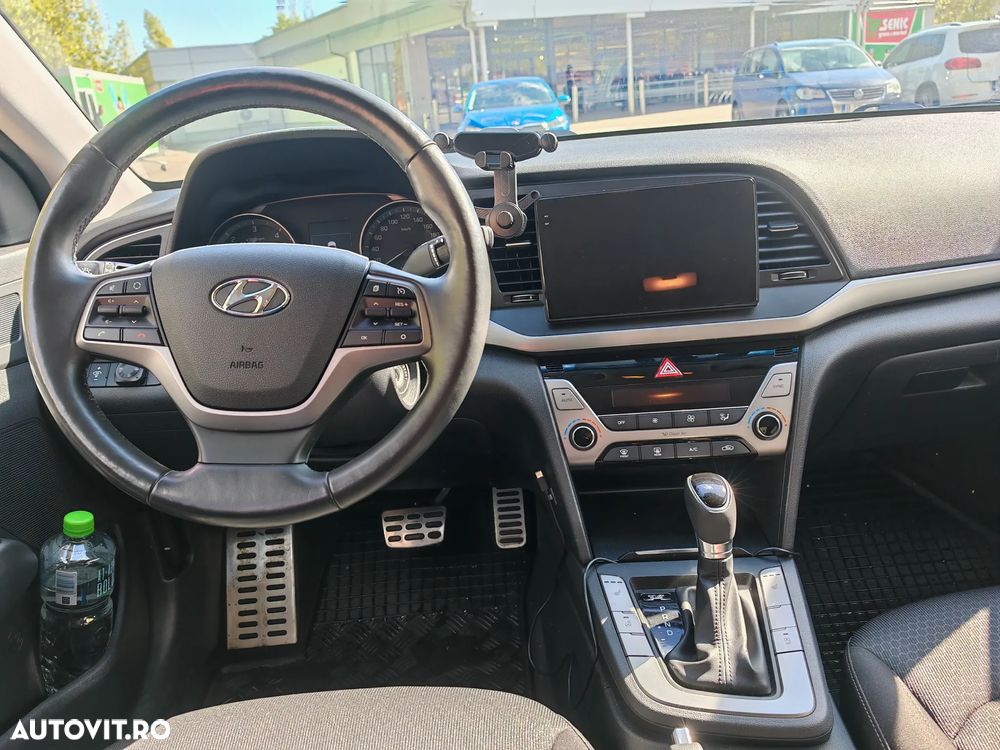 Hyundai Elantra 1.6 CRDI 7DCT Exclusive - 14
