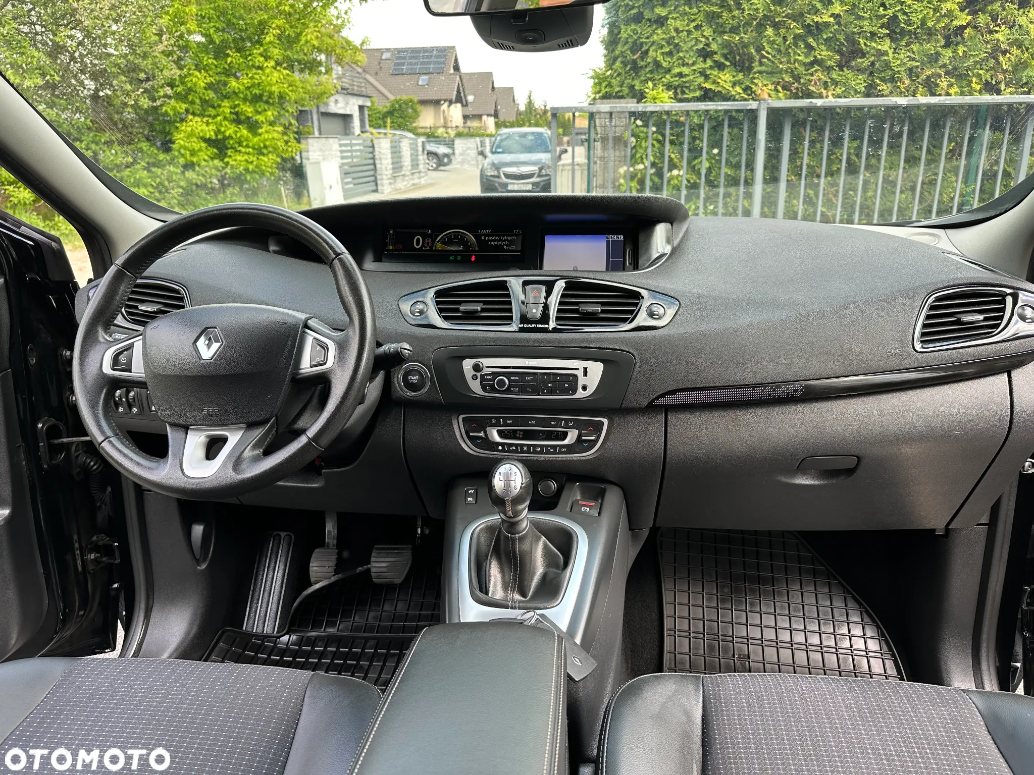 Renault Grand Scenic - 16