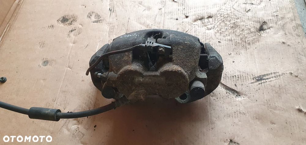 Zacisk hamulcowy prawy przód przedni Mercedes ML W164 3.0 CDI - 2
