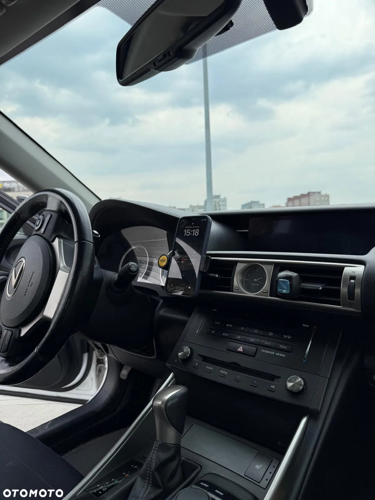 Lexus IS 300h Elegance - 14