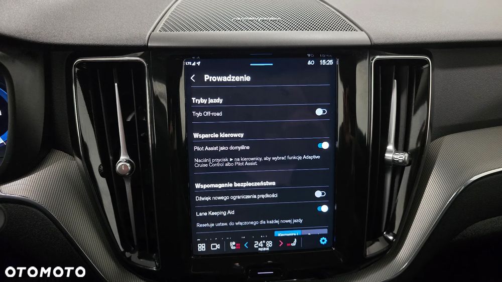Volvo XC 60 B4 D Plus Dark - 25