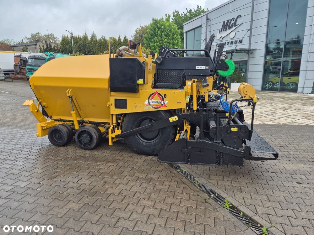 Caterpillar AP 300 / ROZŚCIEŁACZ DO ASFALTU / SERWISOWANY / 1WŁ / WIBRACJE + PODGRZEWANY STÓŁ / MOŻLIWOŚĆ TRANSPORTU - 12