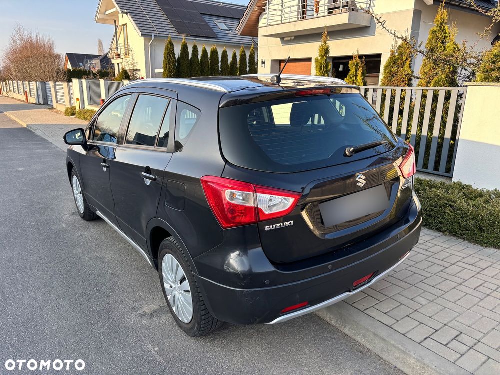 Suzuki SX4 1.6 Comfort Plus - 9