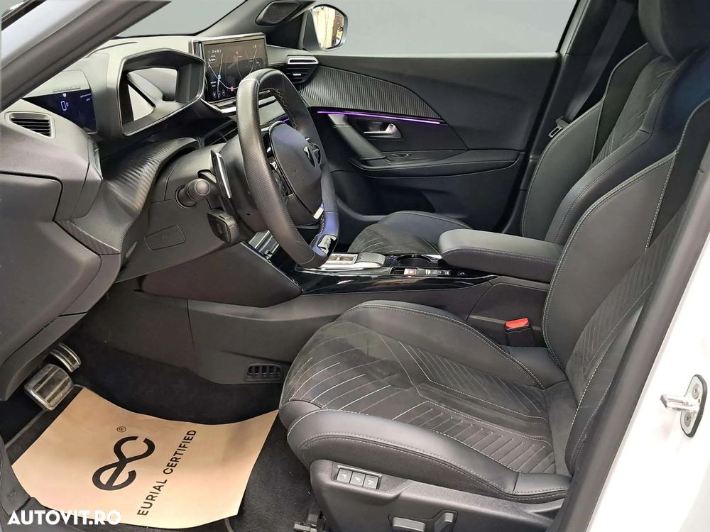 Peugeot 2008 1.2L e-DCS6 MHEV GT - 9