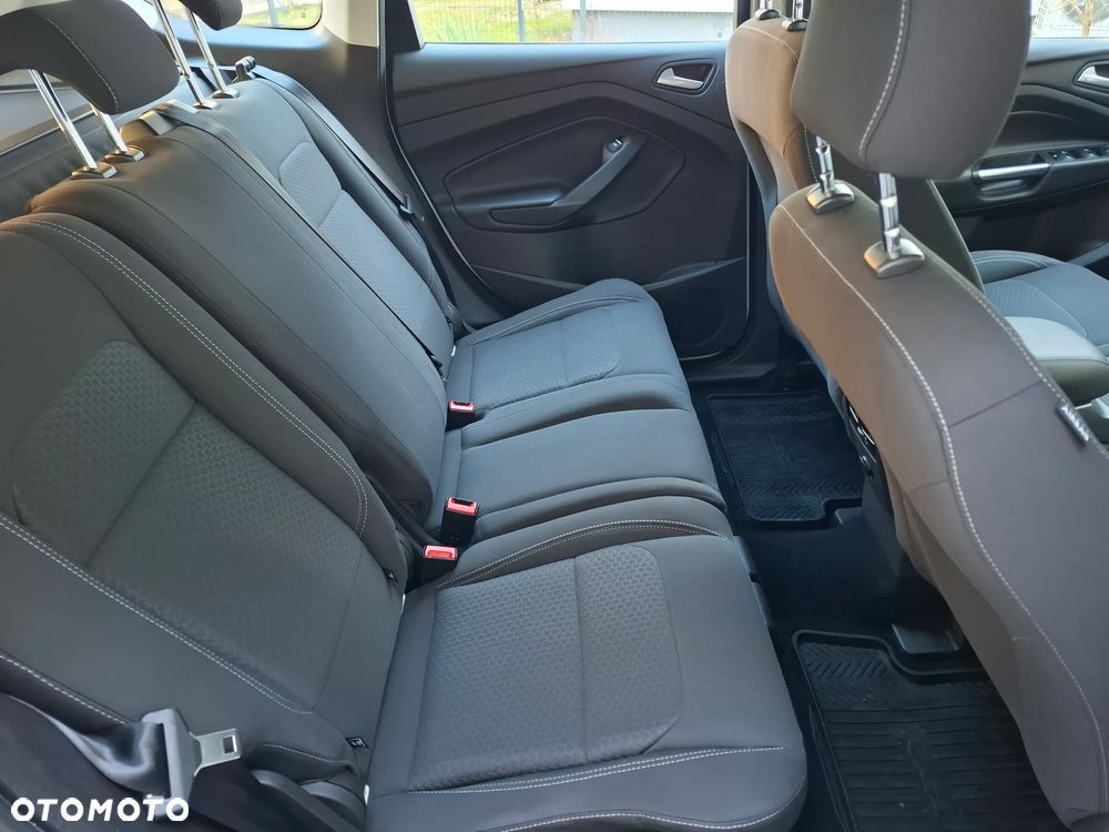 Ford Kuga 1.5 EcoBoost 2x4 Titanium - 16