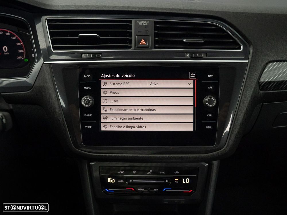 VW Tiguan Allspace 2.0 TDI R-Line DSG - 33