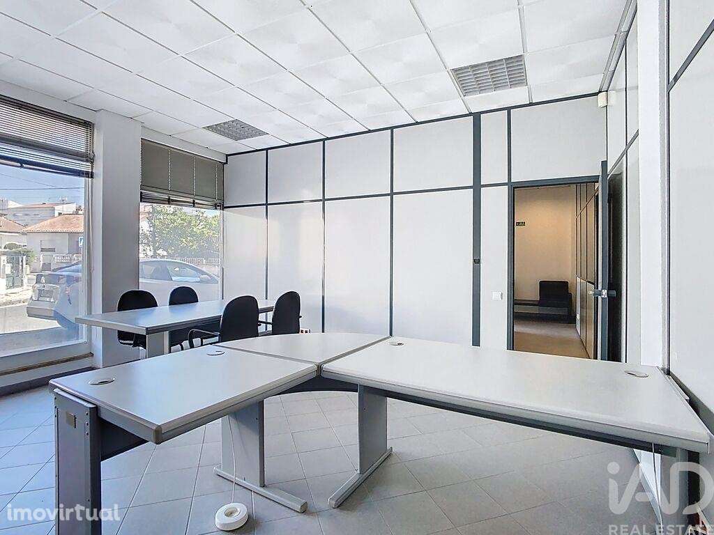 Escritório em Marinha Grande de 132,00 m2 - Grande imagem: 3/21