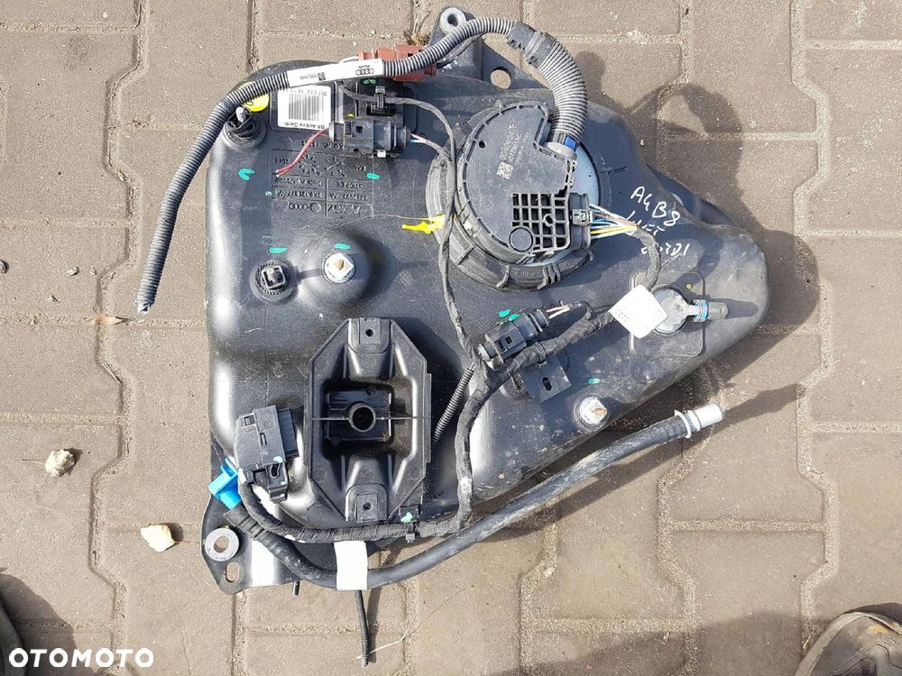 AUDI A4 B8 LIFT 11-15 2.0 TDI ZBIORNICZEK ZBIORNIK ADBLUE POMPKA 8K0131377R - 1