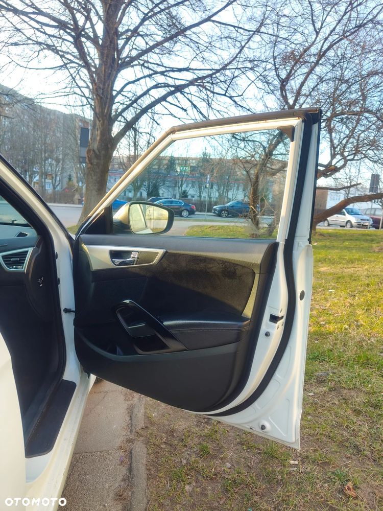 Hyundai Veloster 1.6 Style - 13