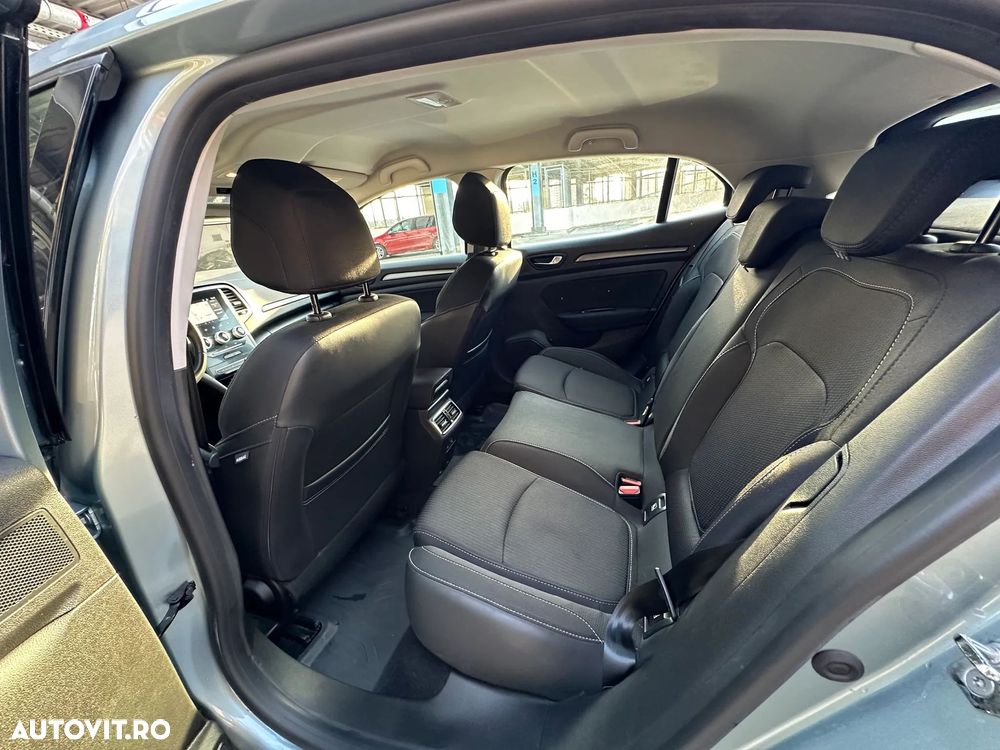 Renault Megane TCE 140 Techno - 17
