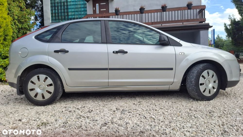 Ford Focus 1.4 Ambiente - 11