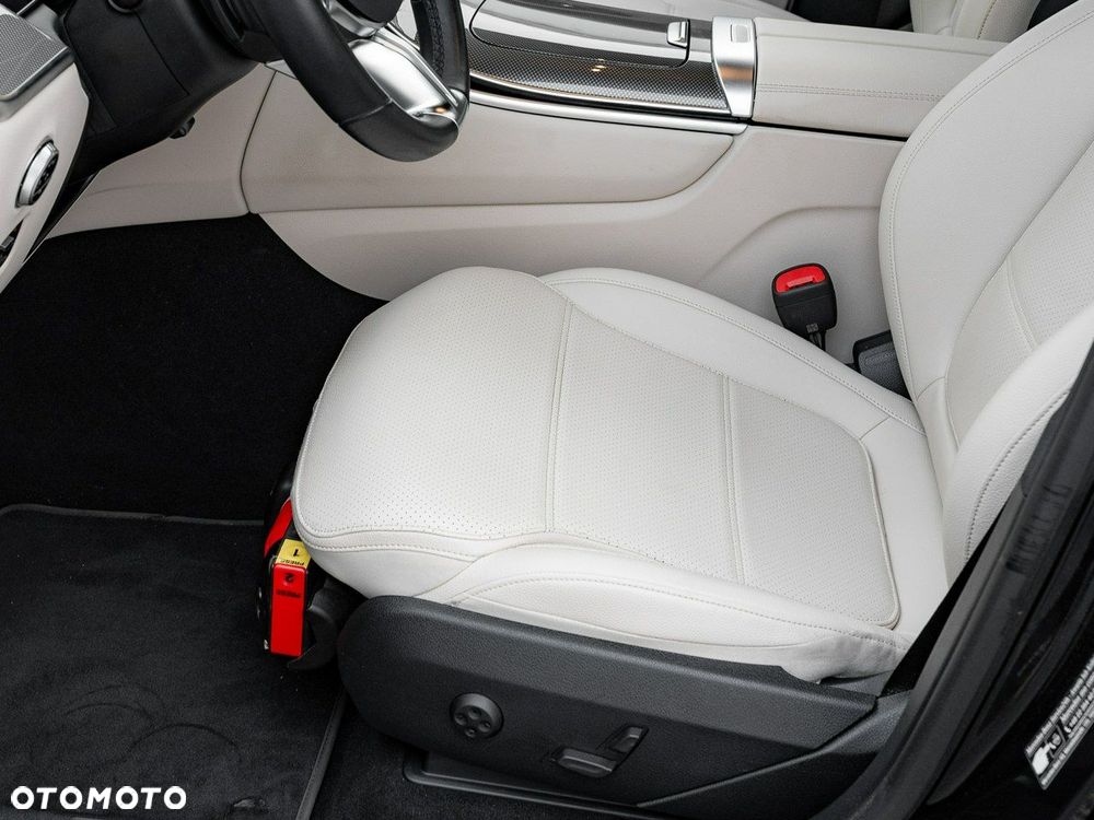 Mercedes-Benz GLC - 13