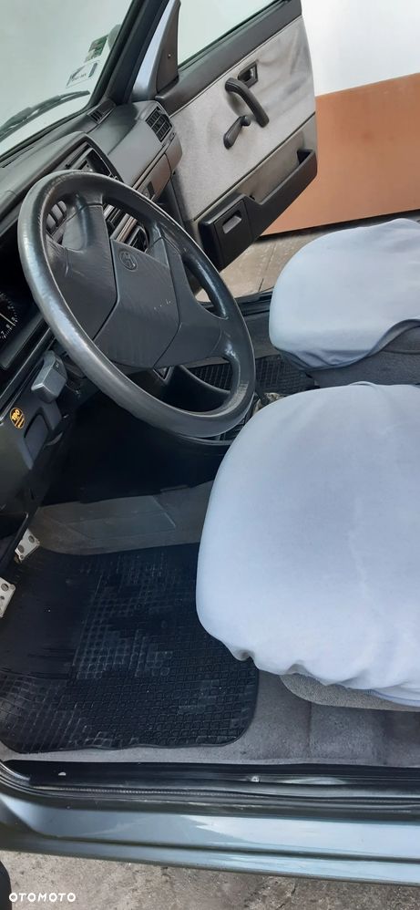 Volkswagen Golf 1.6 - 22