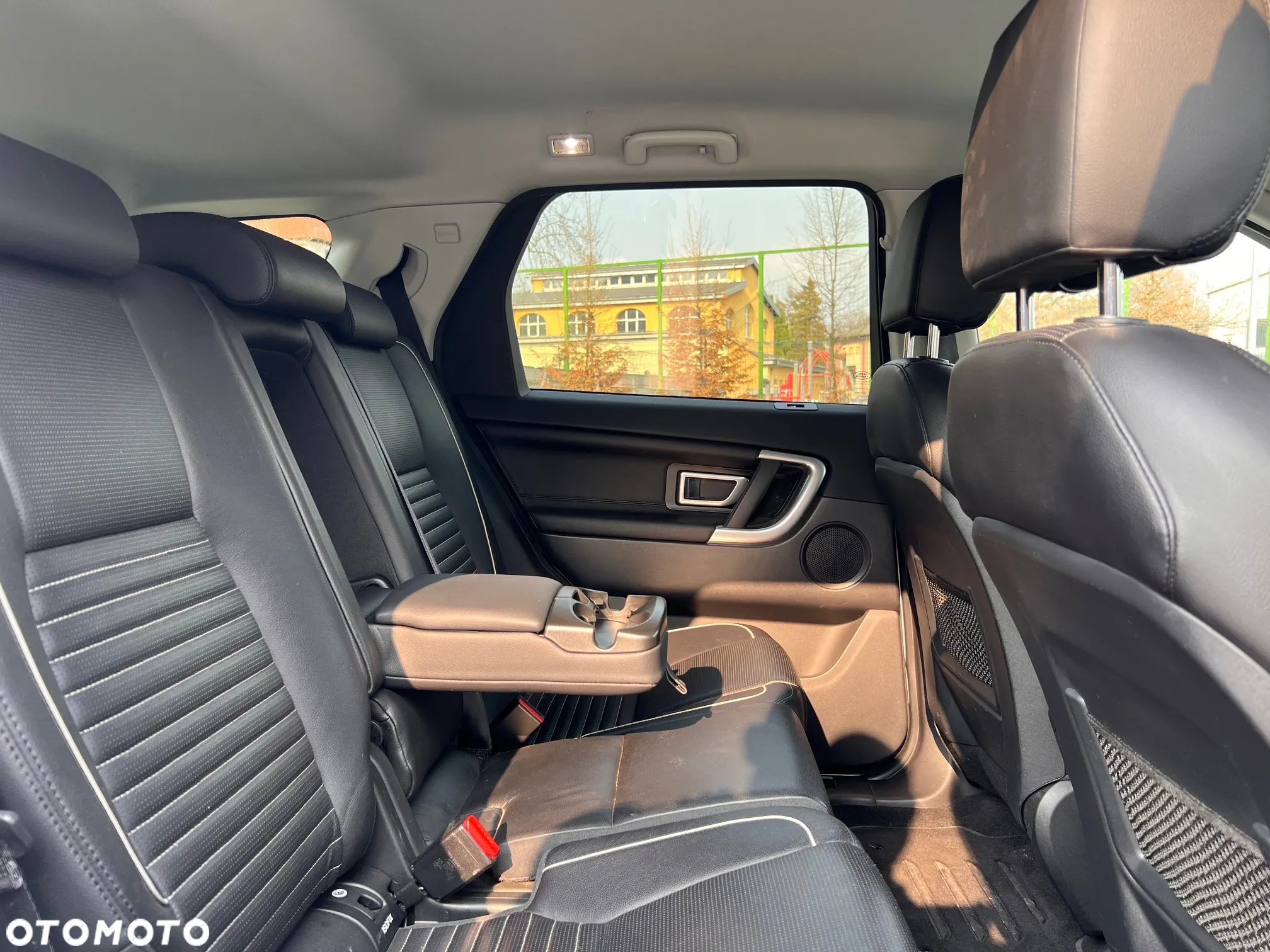 Land Rover Discovery Sport 2.0 D180 R-Dynamic HSE - 23