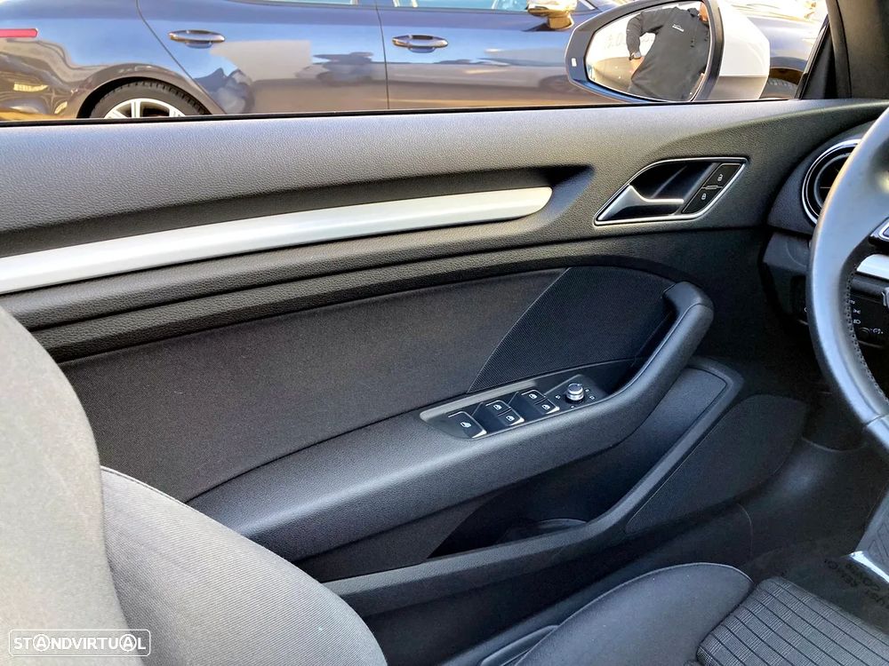 Audi A3 Cabrio 1.6 TDI (clean diesel) Attraction - 13