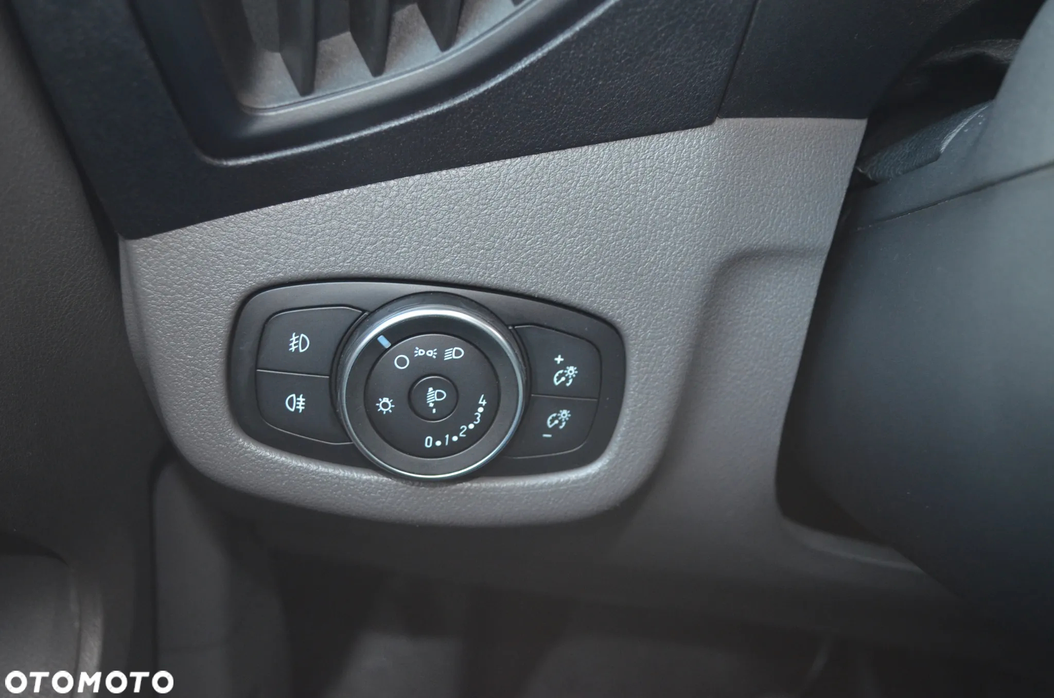 Ford Transit Connect - 13
