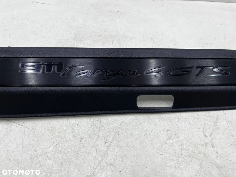 Nakładka progu Porsche 911 992 Targa 4 GTS 19r.- lewa wewnętrzna listwa progowa SATYNA oryginalna 99 - 6