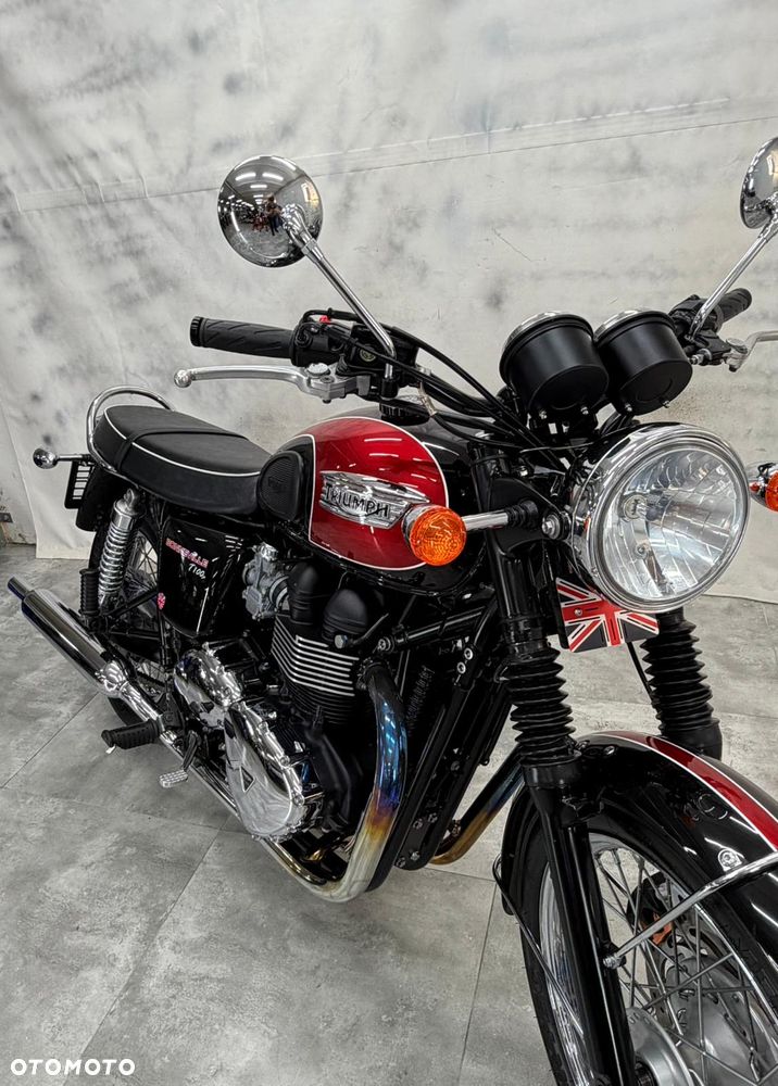 Triumph Bonneville - 16