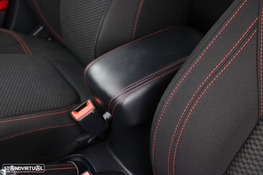 Ford Puma 1.0 EcoBoost MHEV ST-Line X Vivid Ruby Edition — fotografia 27