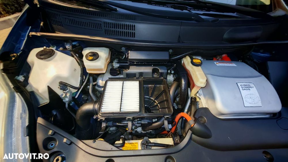 Toyota Prius (Hybrid) - 18