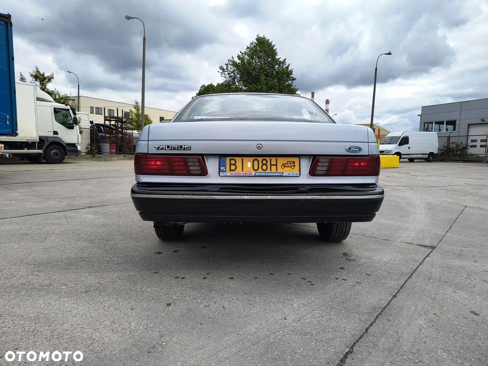 Ford Taurus 3.0 GL - 5