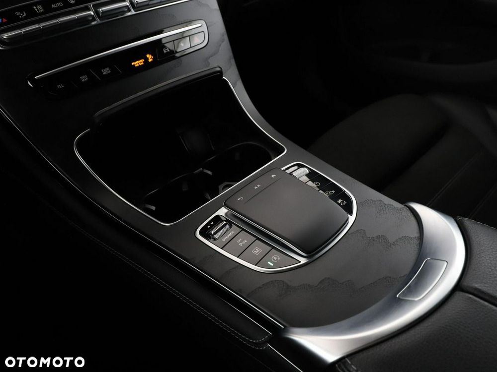 Mercedes-Benz GLC - 32
