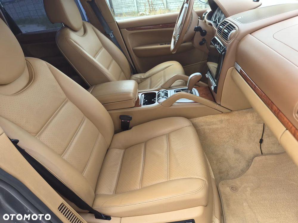 Porsche Cayenne - 18