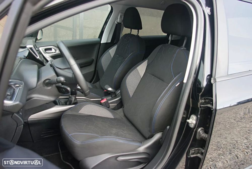 Peugeot 2008 1.2 PureTech Style - 12