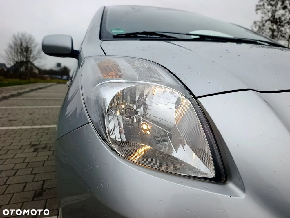 Toyota Yaris 1.3 VVT-i Team - 16