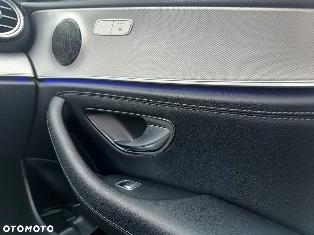 Mercedes-Benz Klasa E 220 d 4-Matic 9G-TRONIC - 13