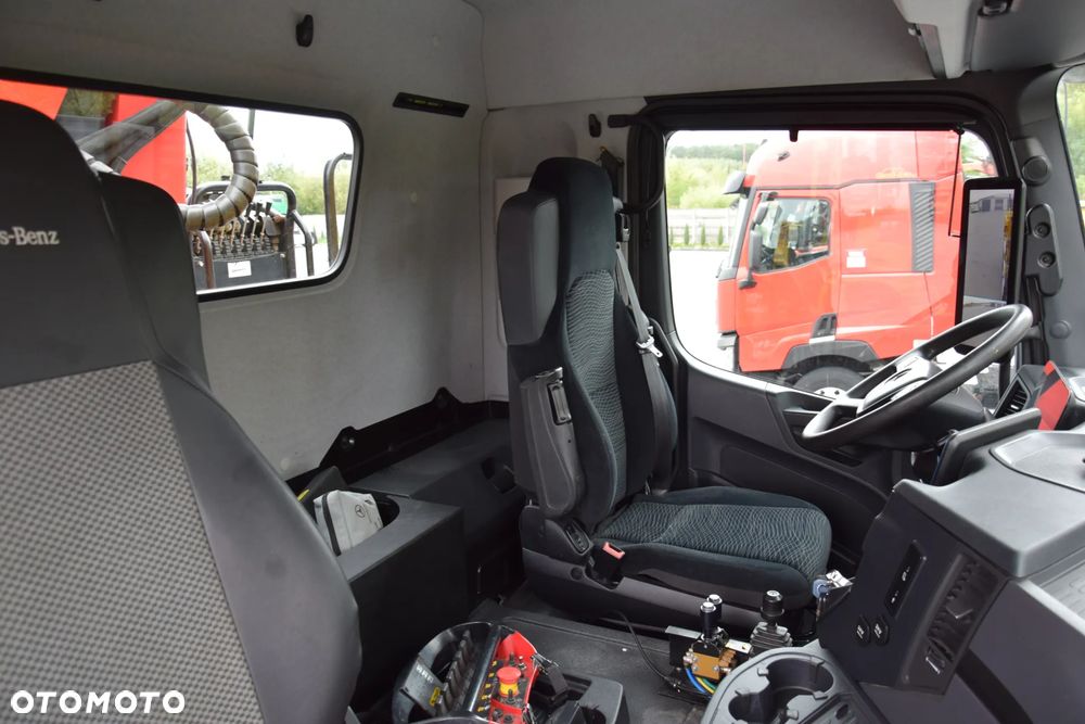 Mercedes-Benz AROCS 3243 / 8x4 / EURO 6 / HDS PALFINGER EPSILON Q170Z / ROTATOR / CHYWTAK / STEROWANIE RADIOWE / WYWROTKA / HYDROBURTA / AUTOMAT / SYSTEM KAMER CYFROWYCH / KAMERA COFANIA / NAWIGACJA / HAK / NISKI PRZEBIEG / 2020 / SERWISOWANY / SPROWADZONY - 39