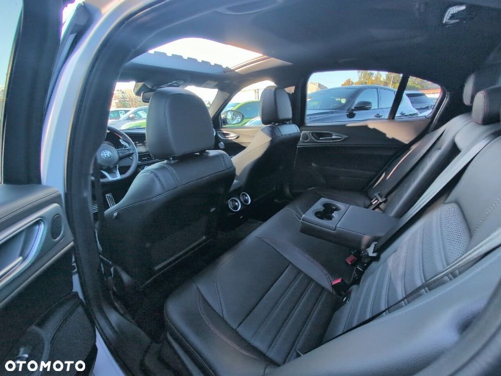 Alfa Romeo Giulia 2.0 Turbo Competizione Q4 - 10