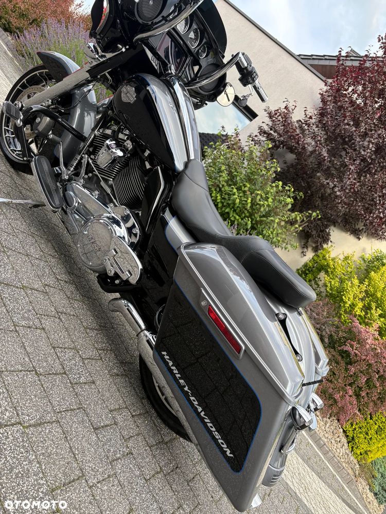 Harley-Davidson Touring Street Glide - 23
