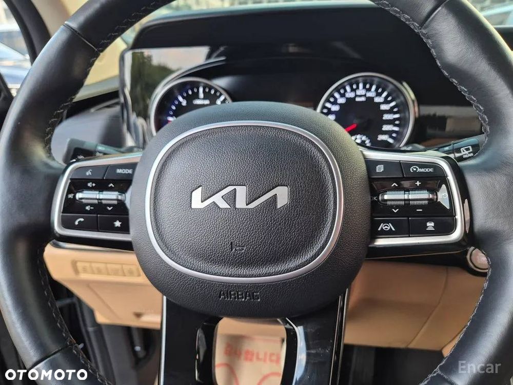 Kia Carnival - 9