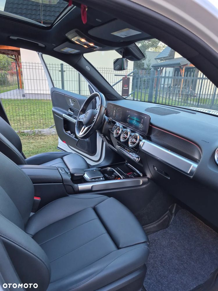 Mercedes-Benz GLB 250 8G-DCT - 12