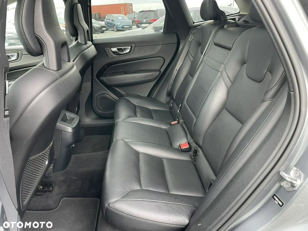 Volvo XC 60 T5 Momentum - 23