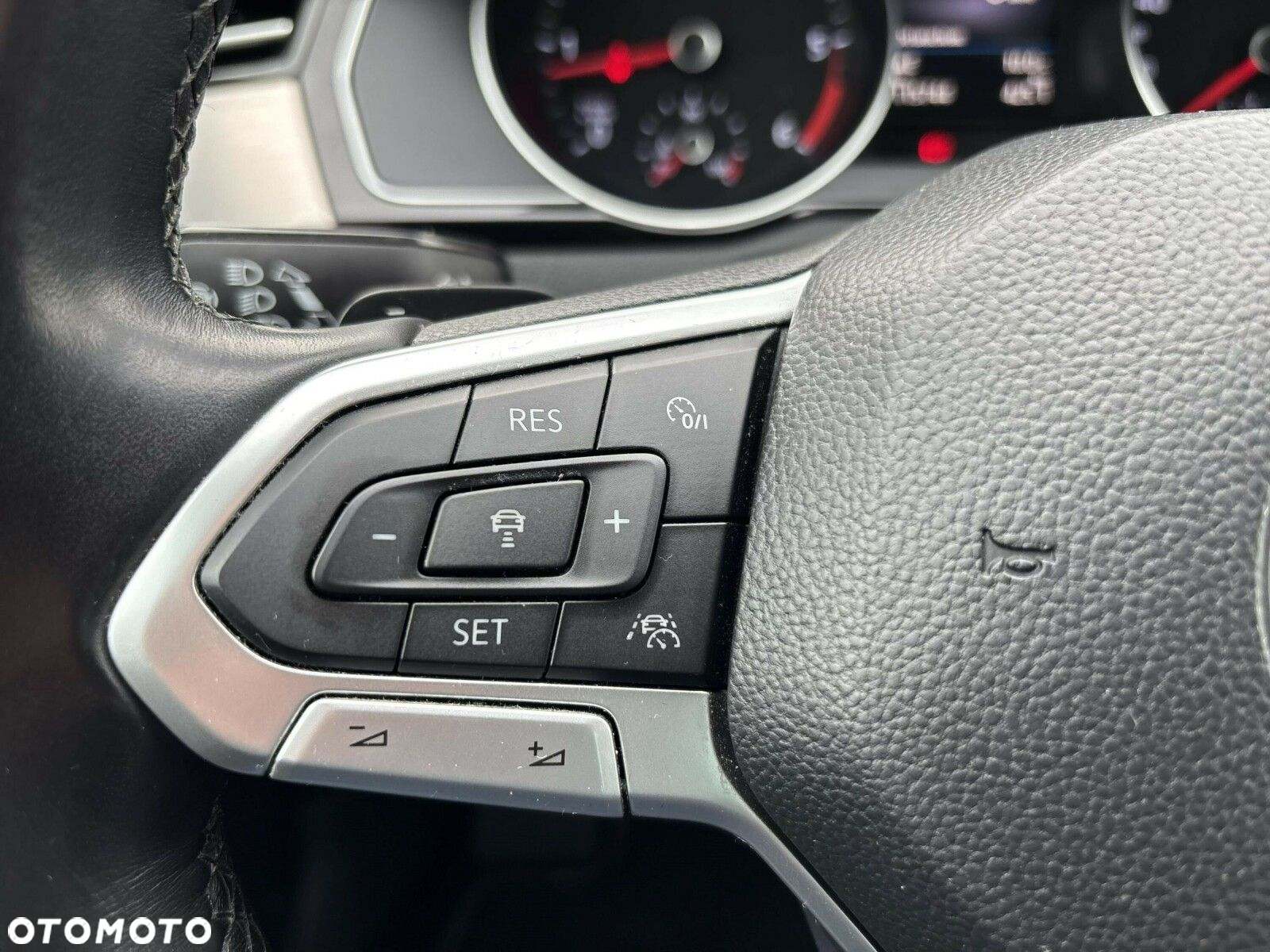 Volkswagen Passat 2.0 TDI Elegance DSG - 20