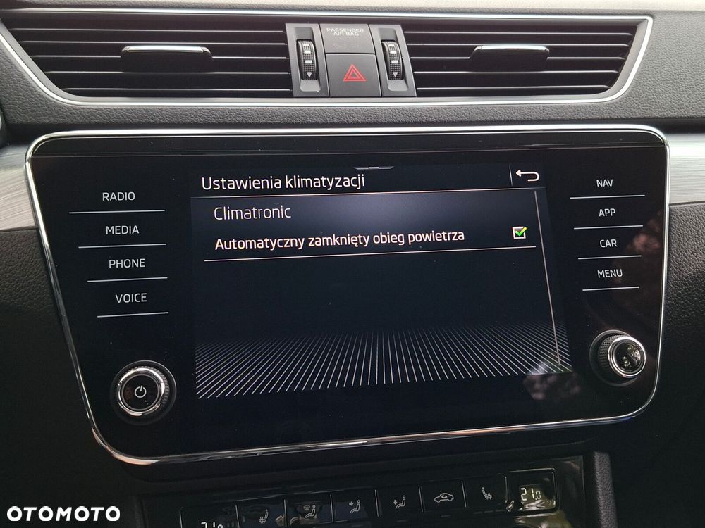 Skoda Superb 1.5 TSI Ambition DSG - 32