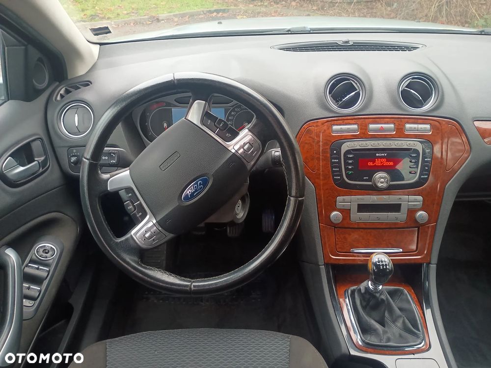 Ford Mondeo 2.0 TDCi Ghia - 16