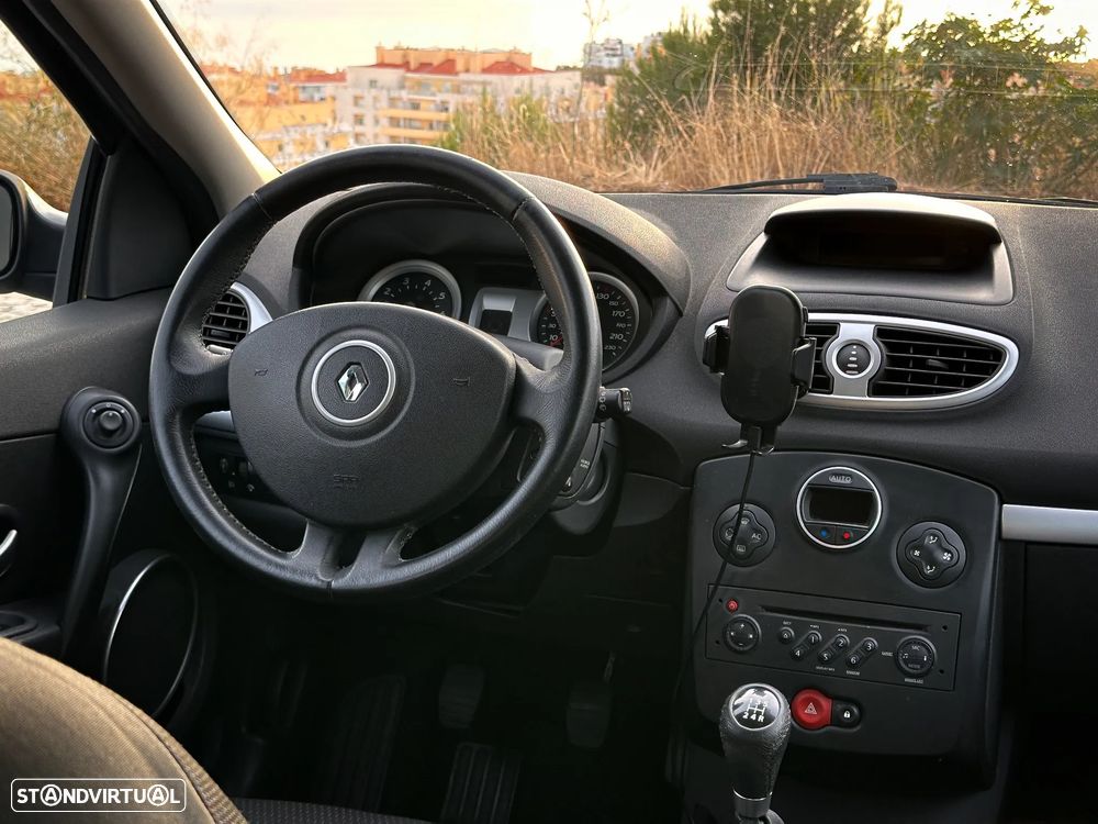 Renault Clio 1.2 16V Dynamique S - 8