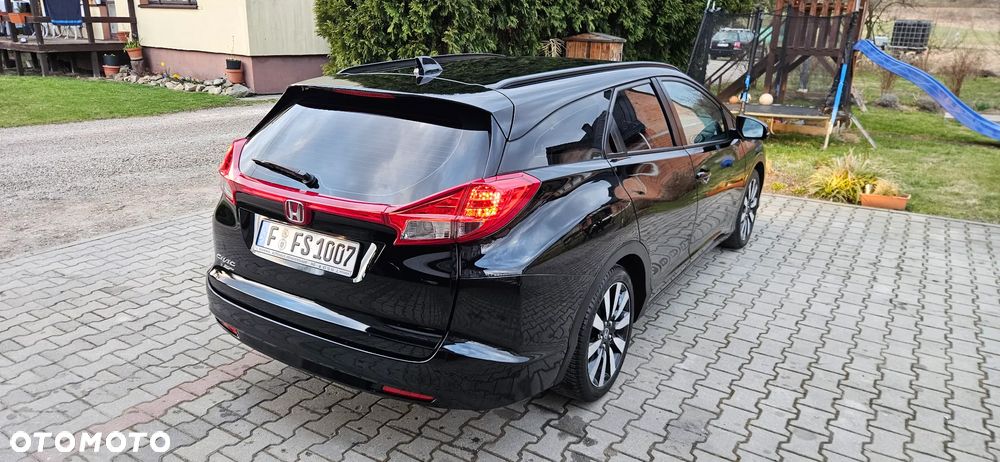 Honda Civic 1.6 i-DTEC Executive Black Edition - 8