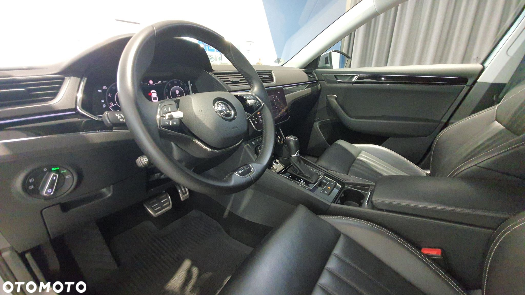 Skoda Superb 2.0 TSI L&K DSG - 9