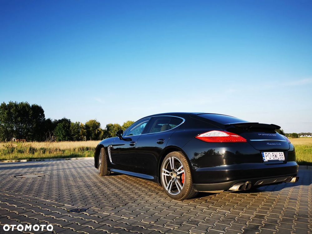Porsche Panamera Turbo PDK - 10